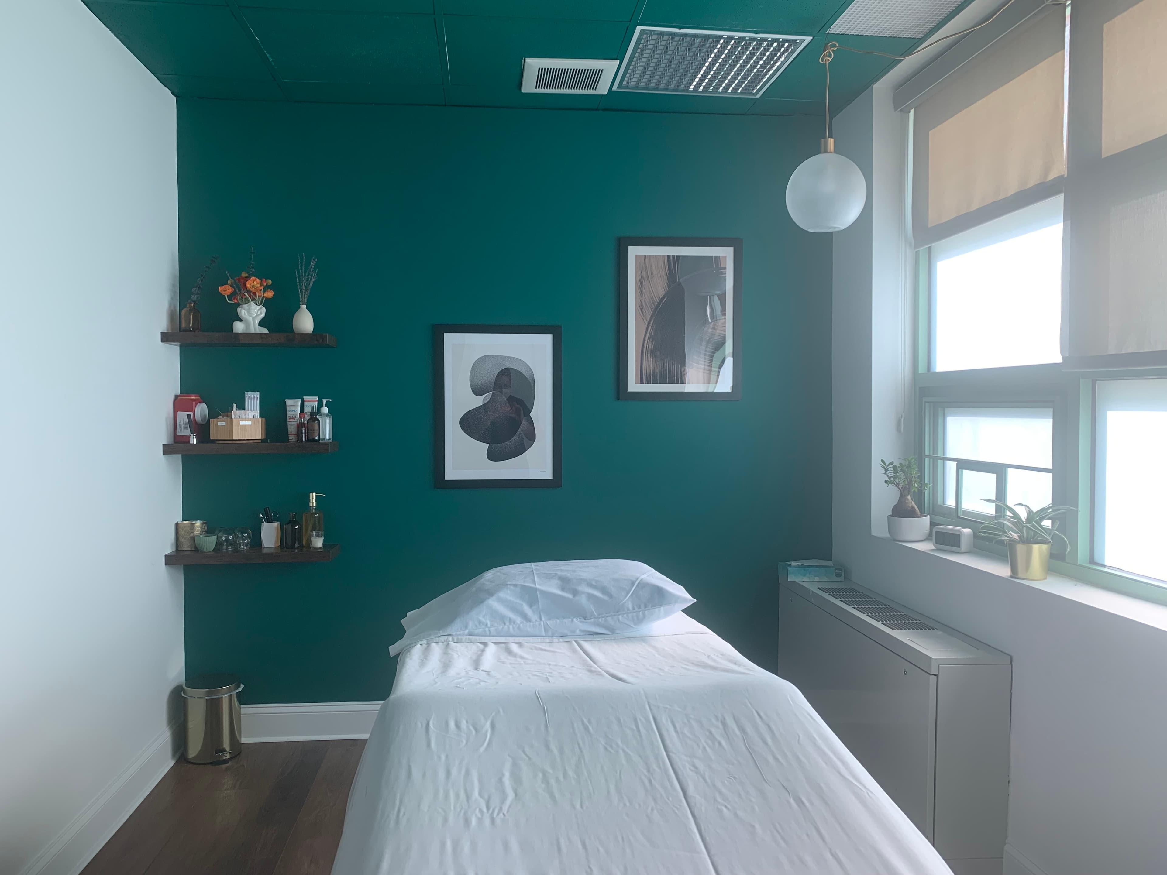 Acupuncture treatment room